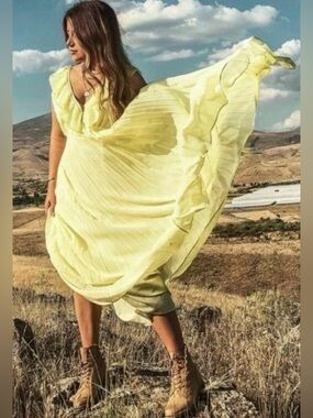 Zara Yellow Pleated V Neck Midi Dress XS Bloggers Favorite Ruffle Chiffon Dress